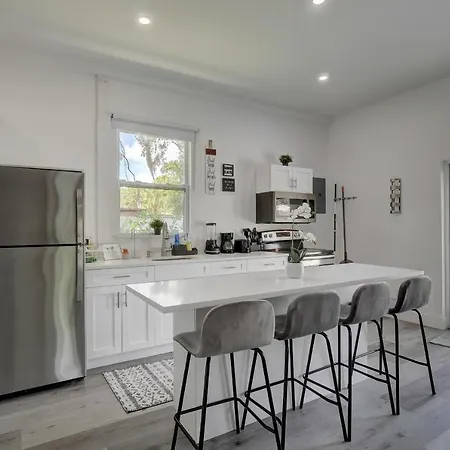 Guest House In A Downtown Bonita Springs Compound